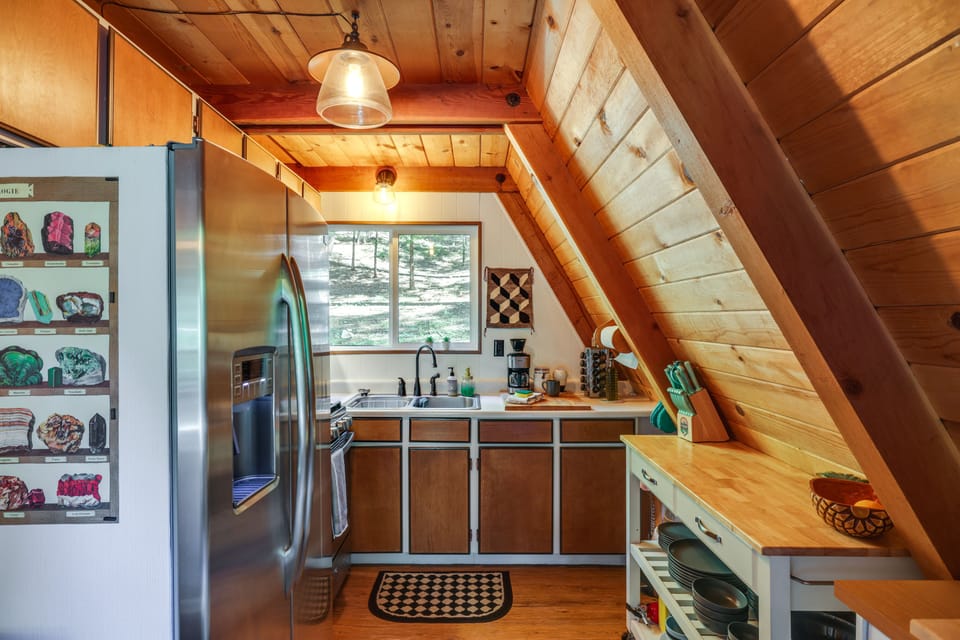 Kitchen | Main Level | Coffee Maker | Toaster | Crockpot