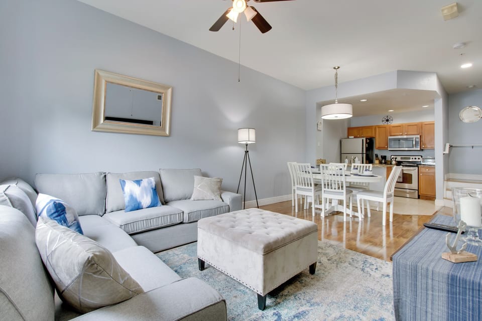 Living Room | Free WiFi | Central A/C | Smart TV
