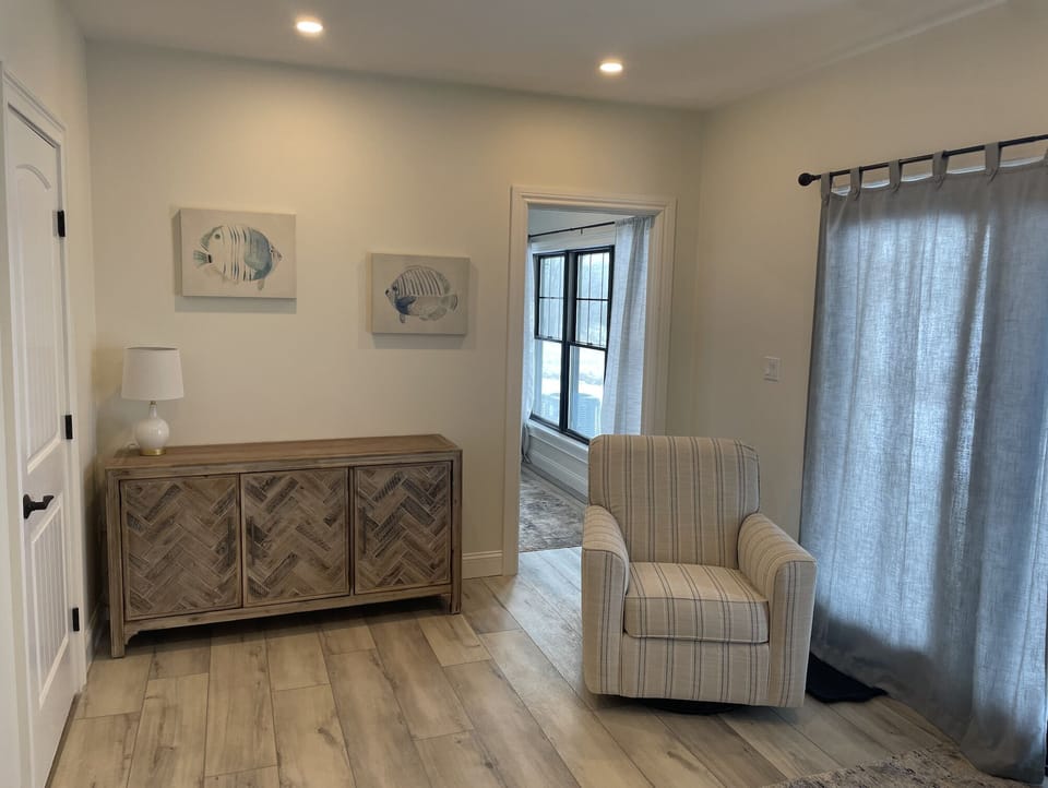 Sitting area #2 and doorway to bedroom #3.