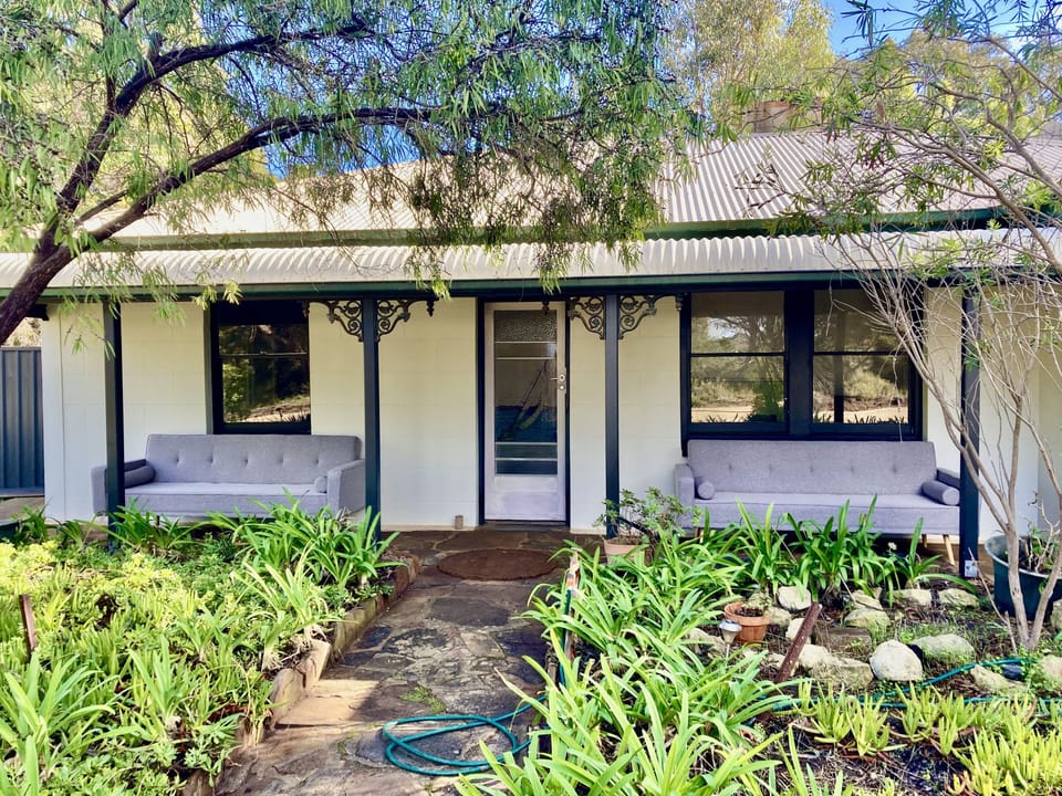 Pet Friendly 4 bedroom 2 Bathroom
Just Renovated