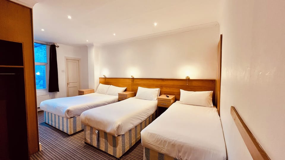 Quad Room | Iron/ironing board, free WiFi