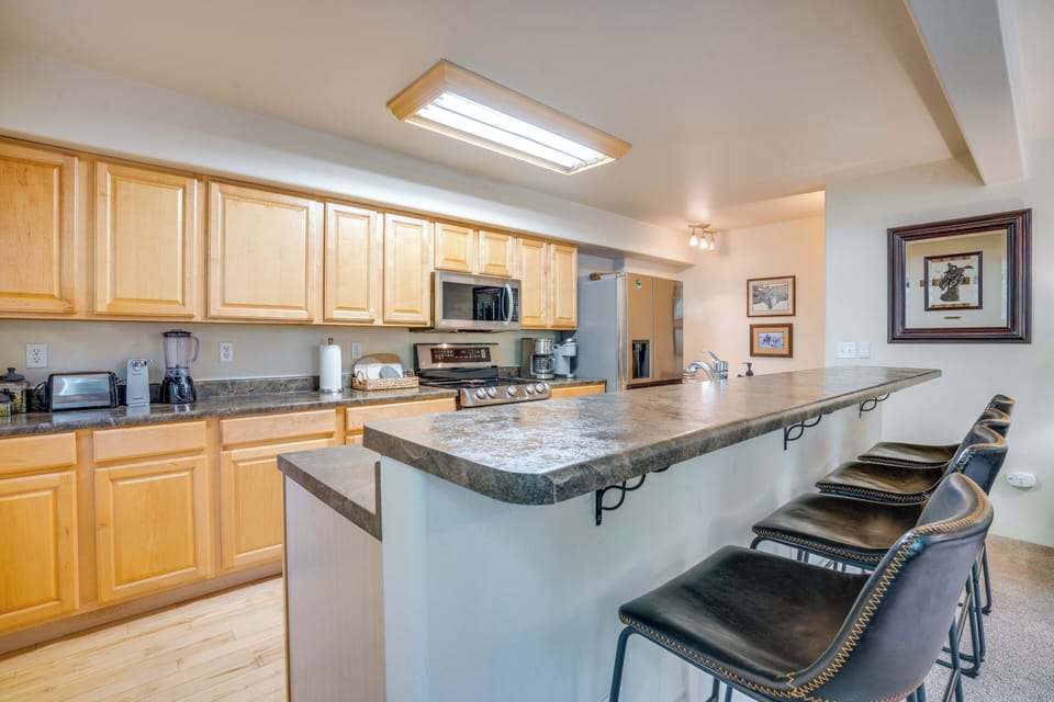 4-Person Breakfast Bar | Dishware & Flatware Provided