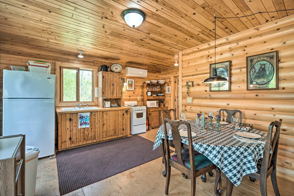 Kitchen & Dining Area | Single-Story Home