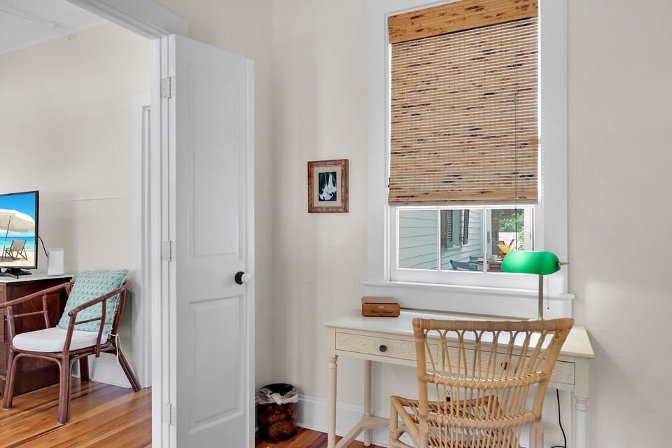 Great space for work or school projects!