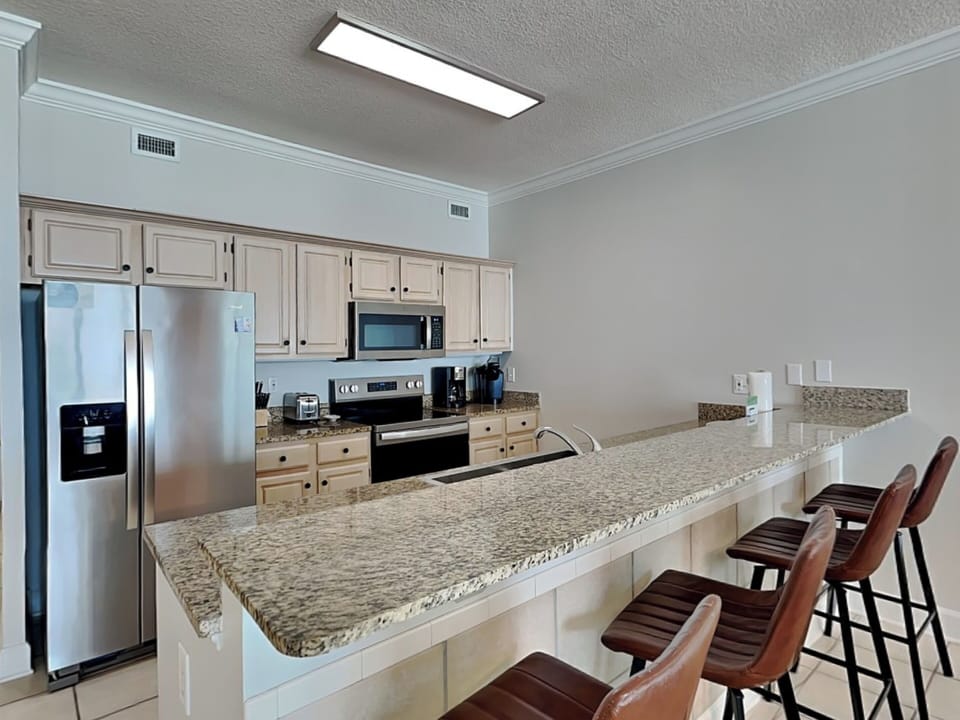 Fully Equipped Kitchen with Bar Seating for Four