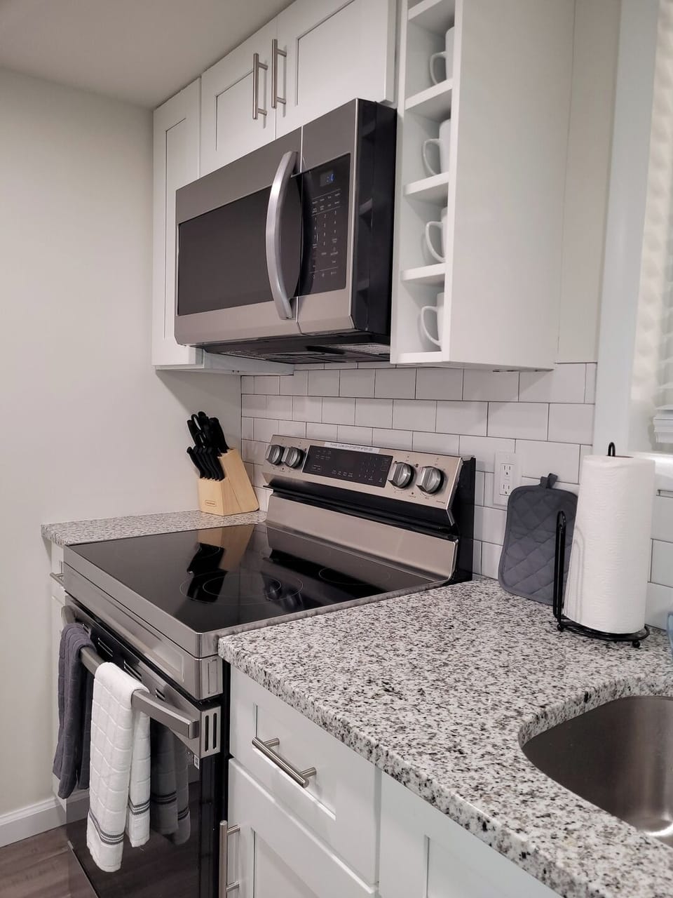 Full Kitchen featuring New Appliances