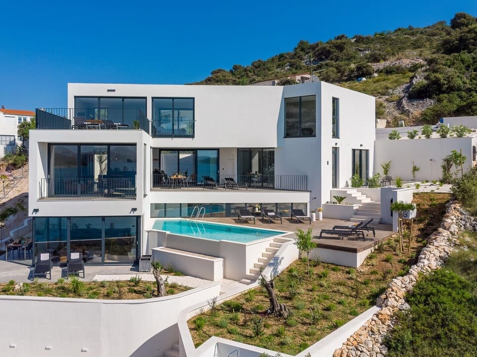With full-length windows throughout the villa that fluidly connect the interior with the terraces