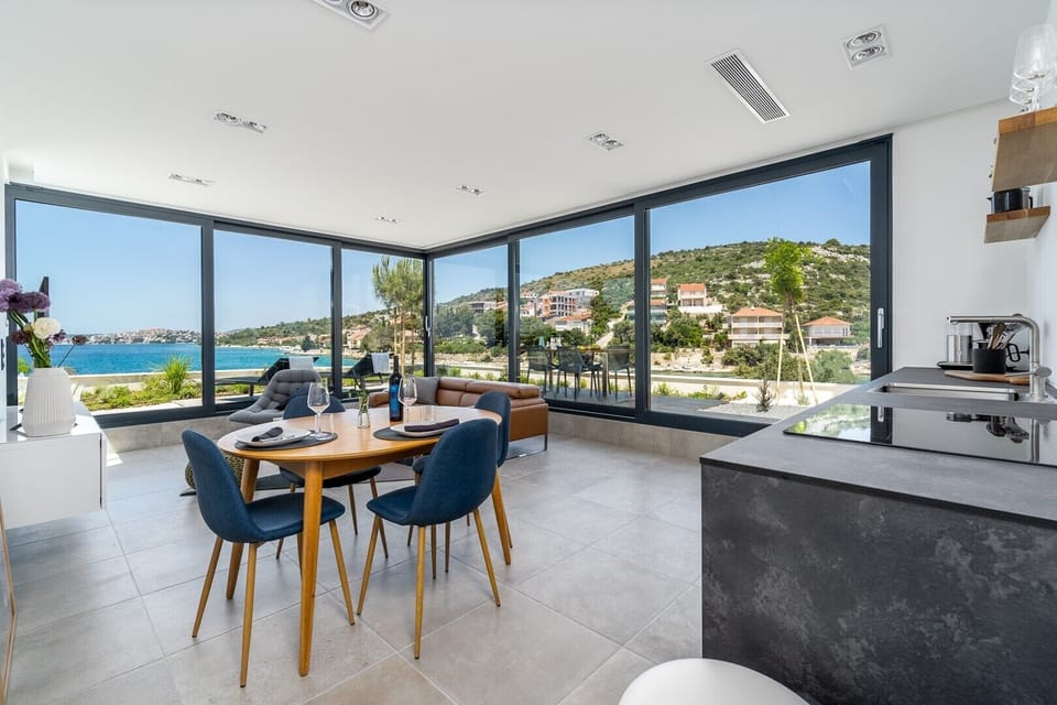 ground floor: fully airconditioned and offers a comfortable living area 