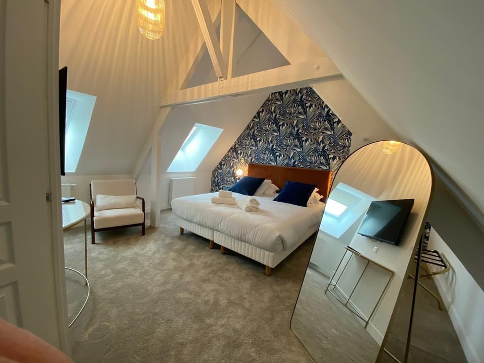 Family Suite | In-room safe, desk, laptop workspace, soundproofing