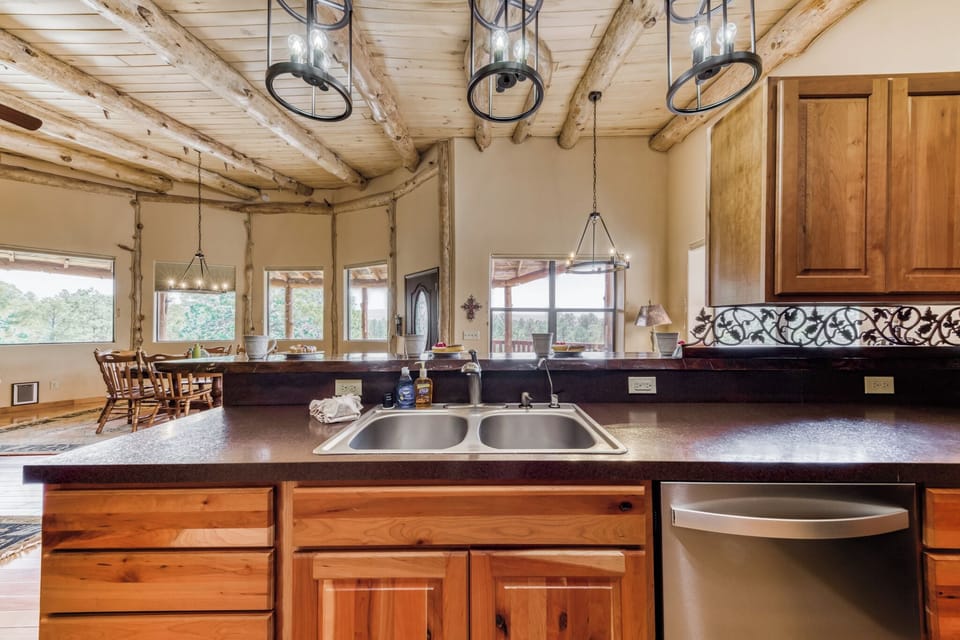 Studio (4 Bedrooms) | Property amenity