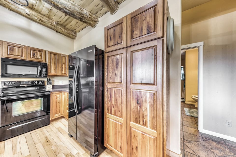 Studio (4 Bedrooms) | Property amenity