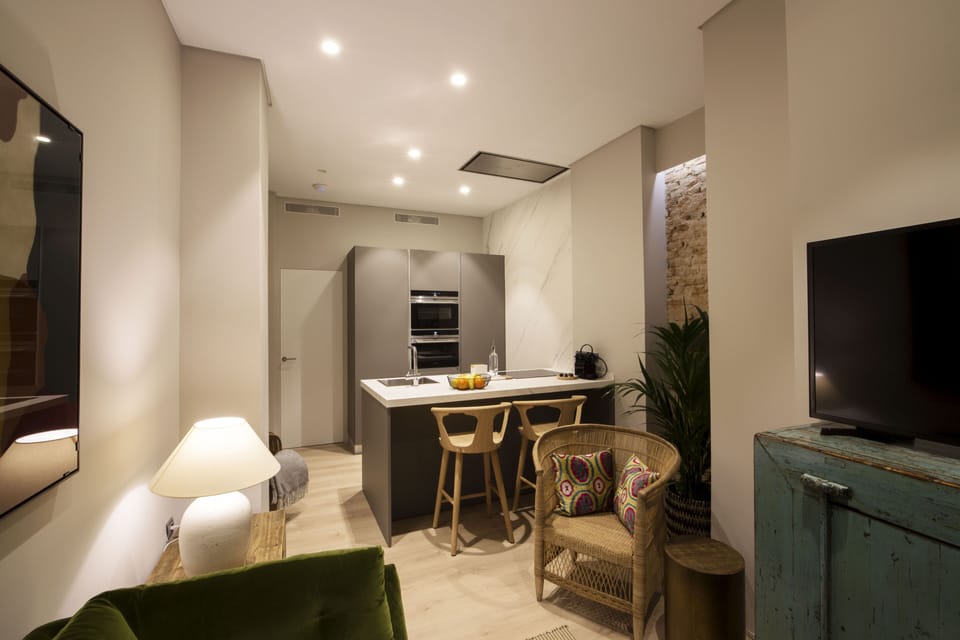 Standard Apartment | Desk, laptop workspace, free WiFi, bed sheets