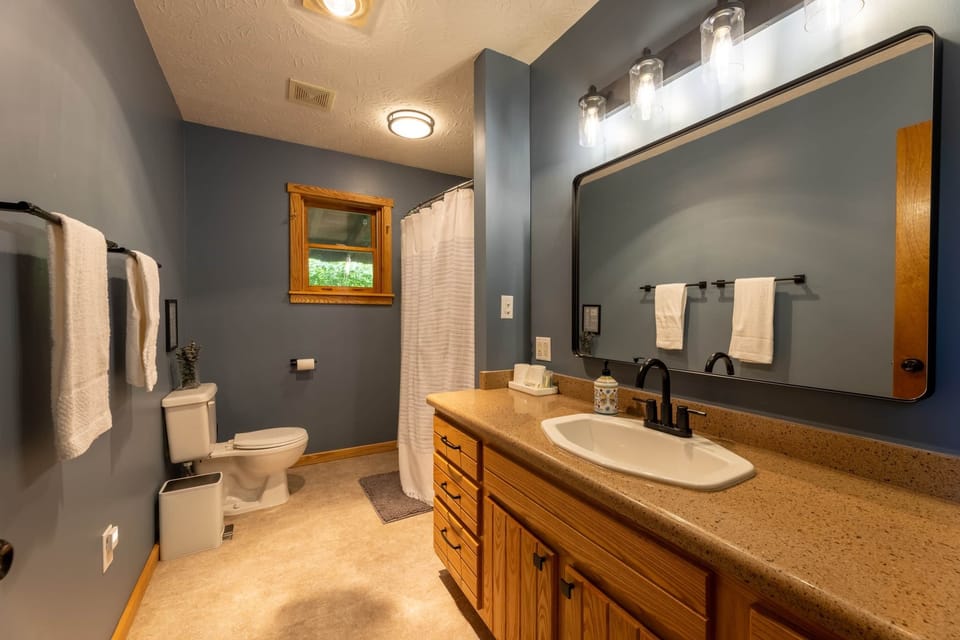 Elevation Vacation Rentals - Base Camp - Bathroom 1