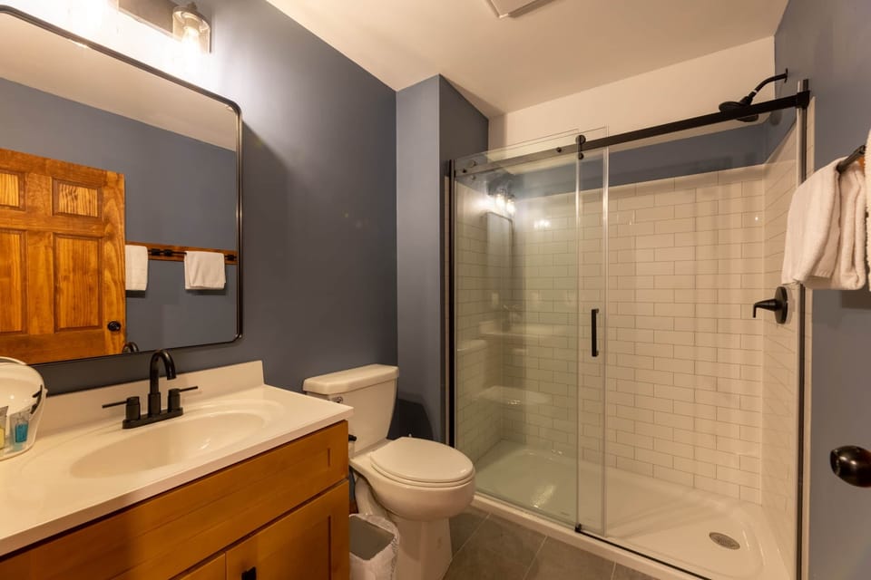 Elevation Vacation Rentals - Base Camp - Bathroom 3