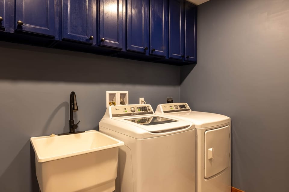 Elevation Vacation Rentals - Base Camp - Laundry Room