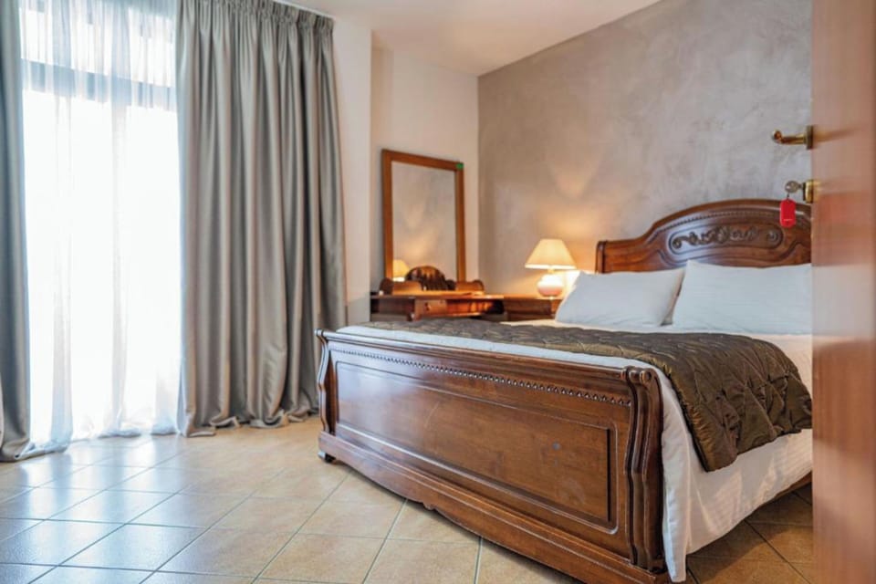 Double Room | Desk, iron/ironing board, free WiFi, bed sheets