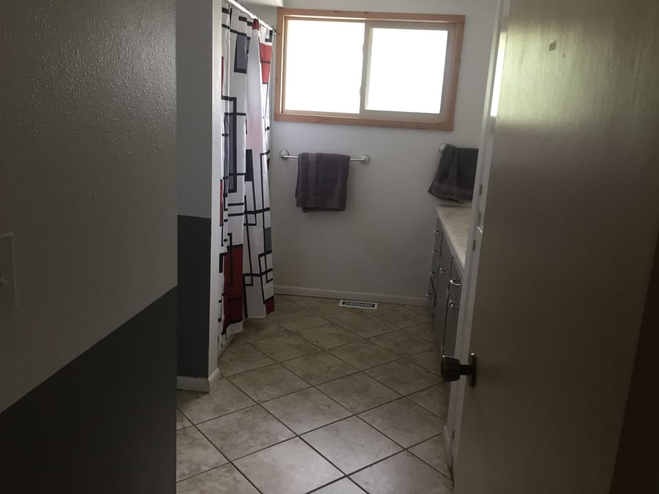 Upstairs bathroom 2