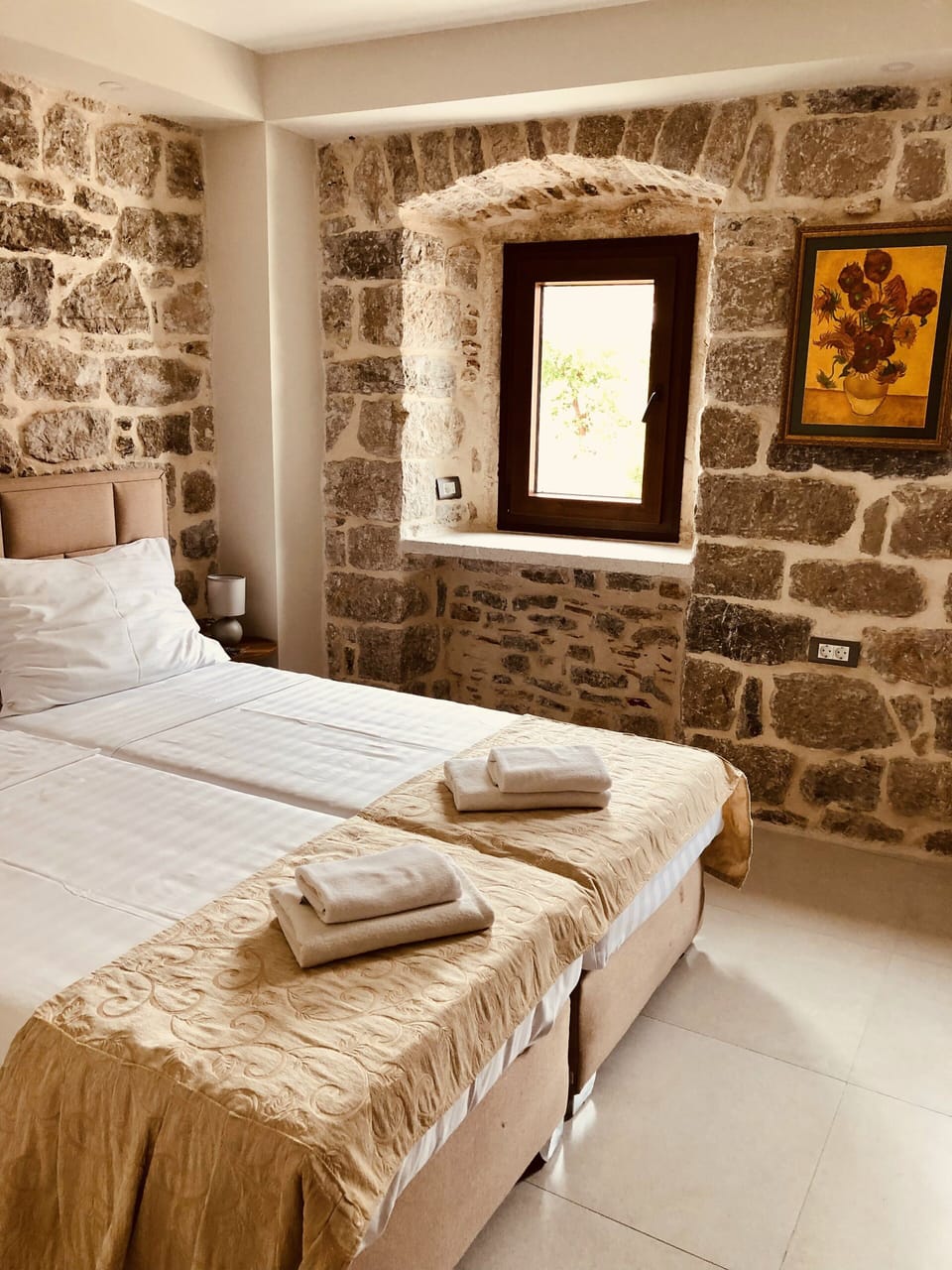 Classic Double or Twin Room, Shared Bathroom | Blackout drapes, soundproofing, free WiFi, bed sheets