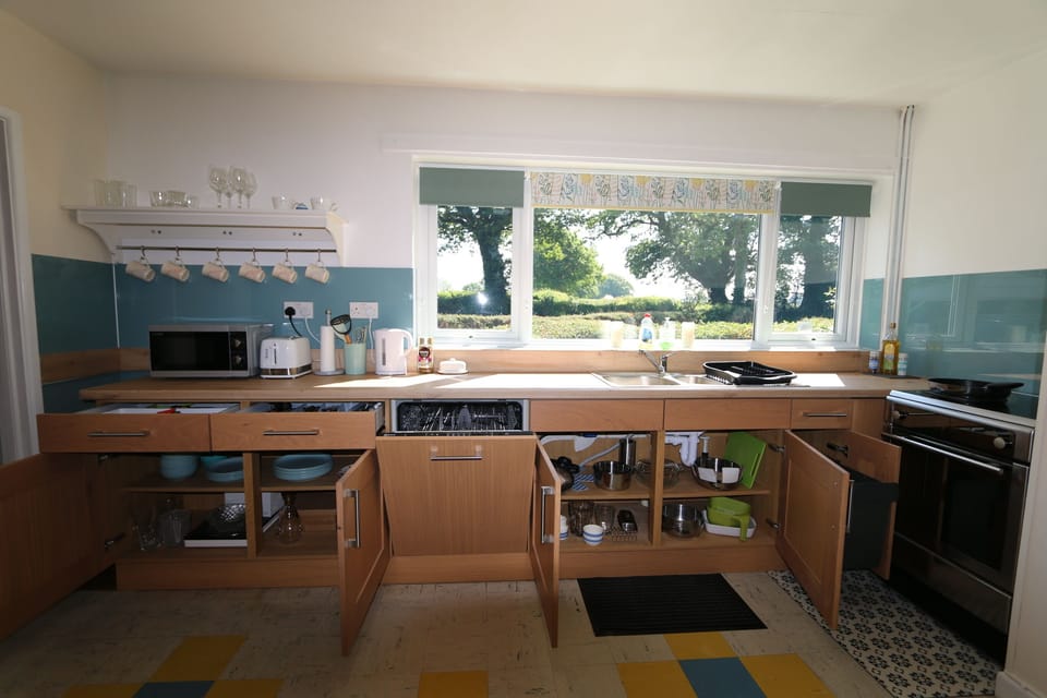Cottage, 3 Bedrooms | Private kitchen | Fridge, microwave, oven, dishwasher