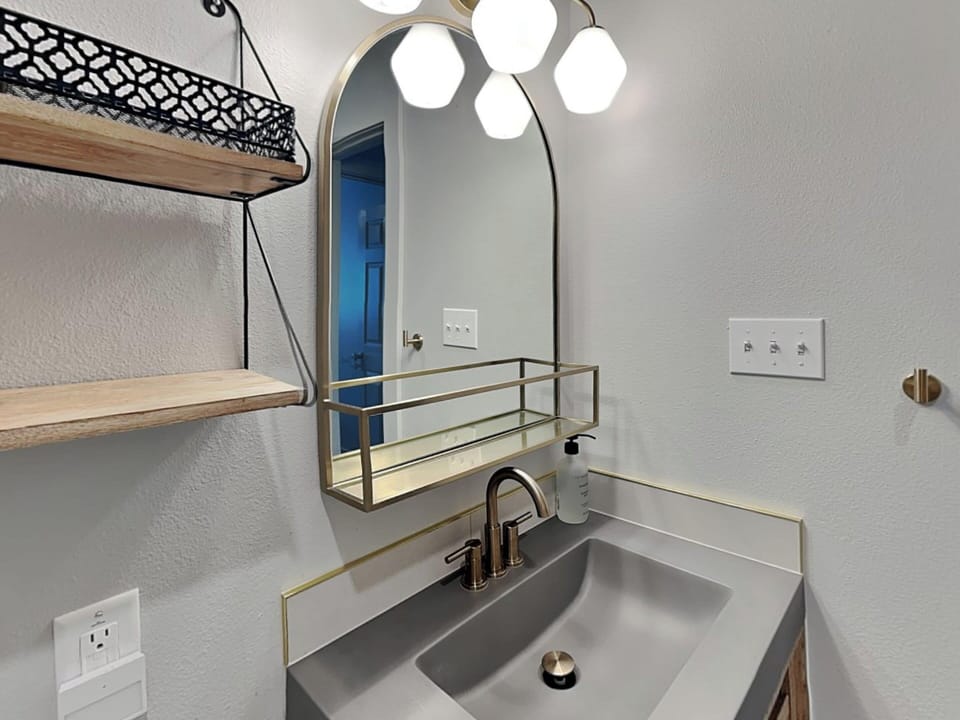 The Blue Flamingo by Ryson Vacation Rentals Cottage in Galveston Island