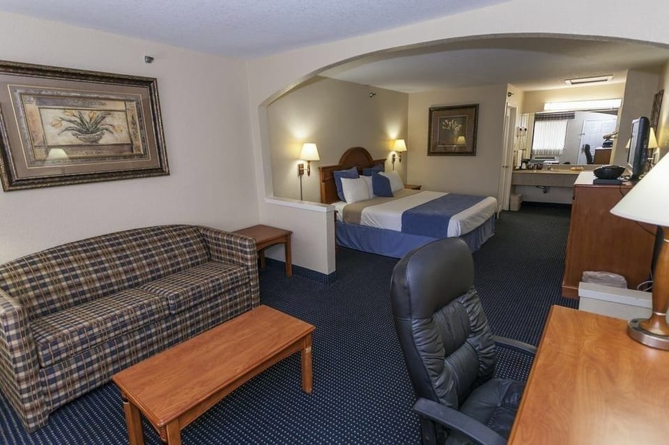 Suite, 1 King Bed, Non Smoking | Desk, iron/ironing board, WiFi (free), bed sheets