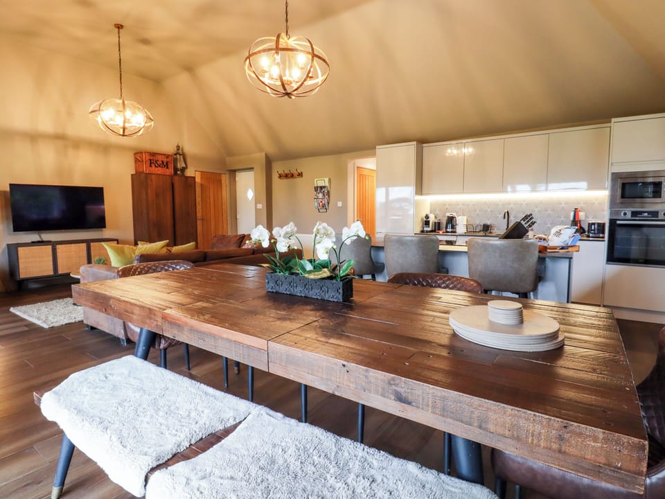 Cottage | Dining