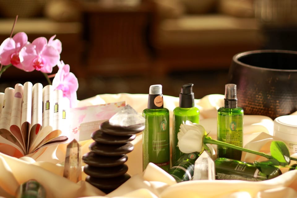 Hydrotherapy, facials, 6 treatment rooms