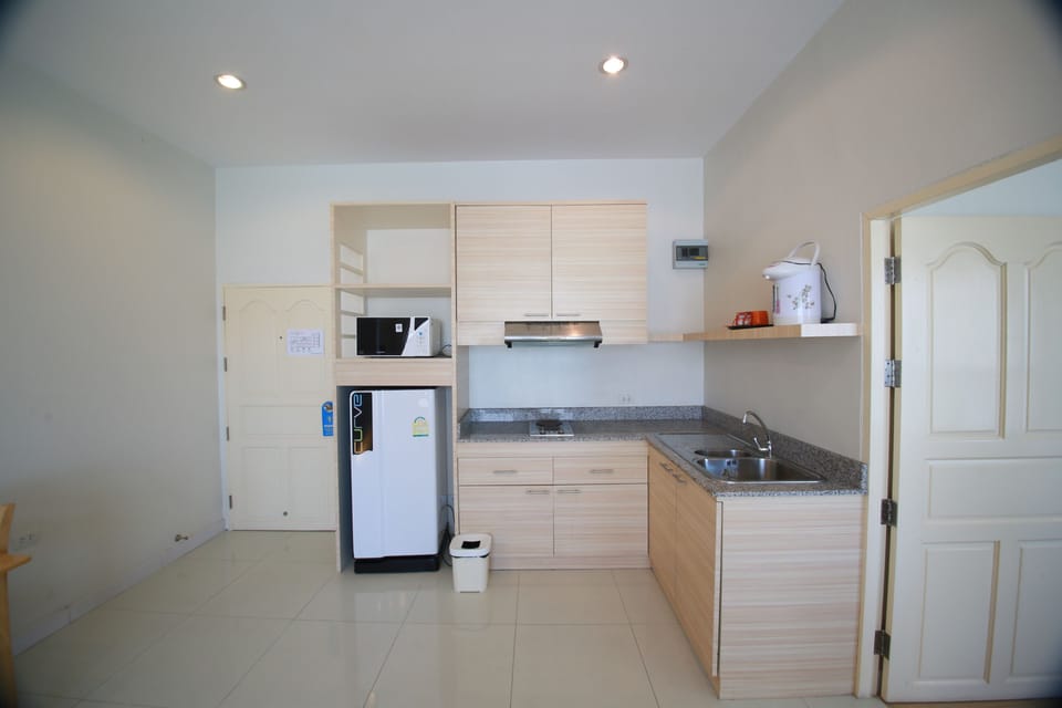 Suite, 1 Bedroom | Private kitchen | Fridge, microwave, coffee/tea maker