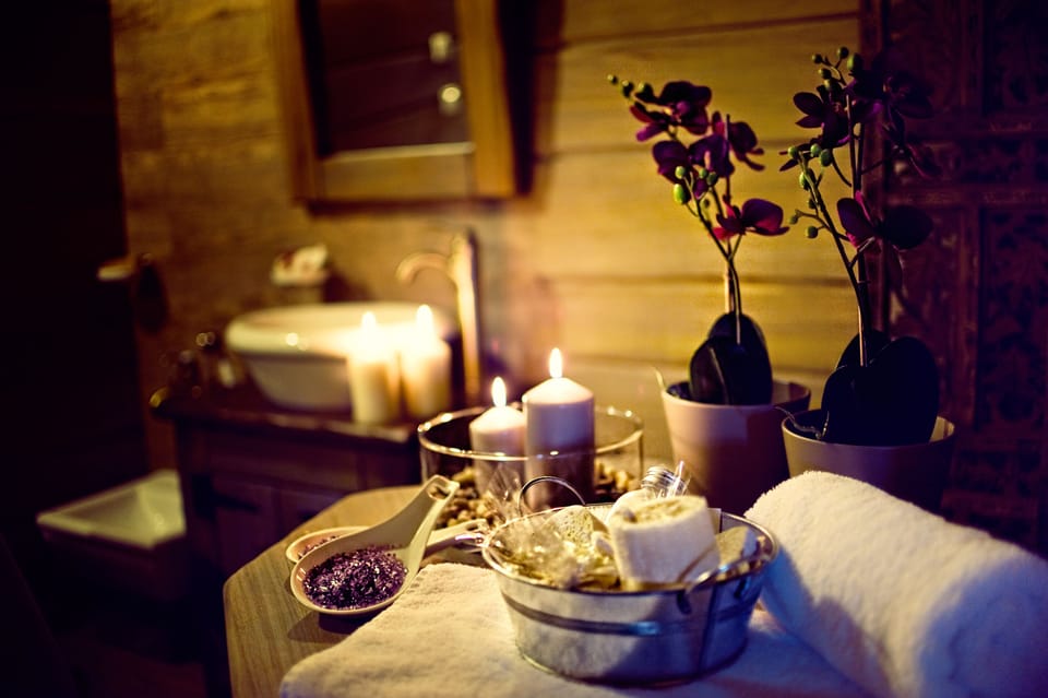 Sauna, hot tub, steam room, body treatments, hydrotherapy, aromatherapy