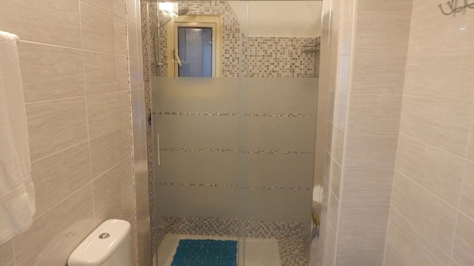 Quadruple Room | Bathroom | Shower, bidet, towels, soap