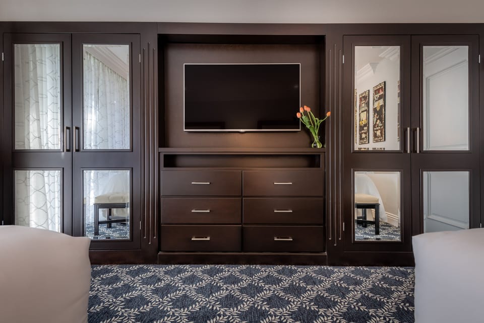 Plaza Luxury Suite Double | 1 bedroom, premium bedding, pillowtop beds, in-room safe
