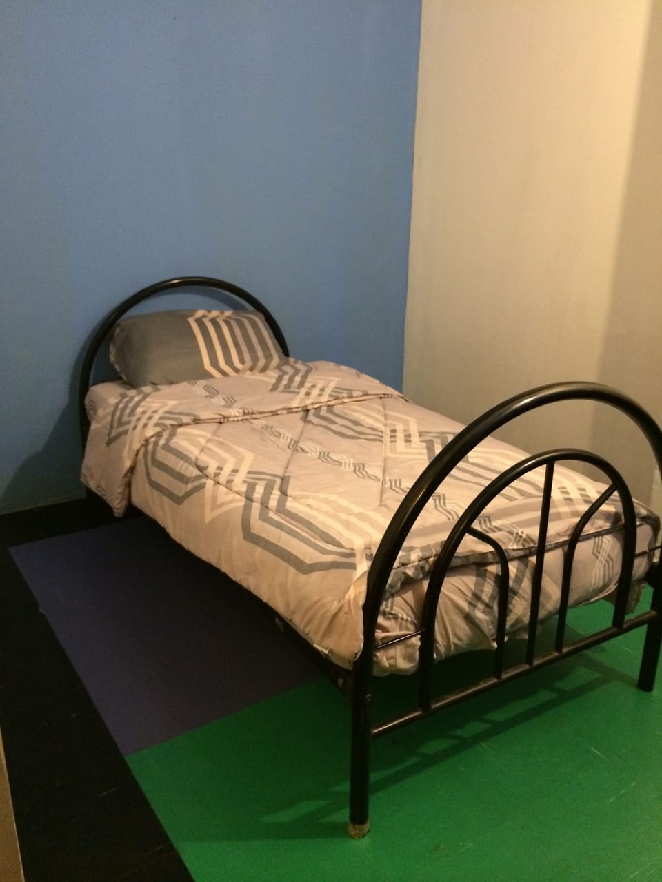Single Room, Shared Bathroom | Iron/ironing board, free WiFi