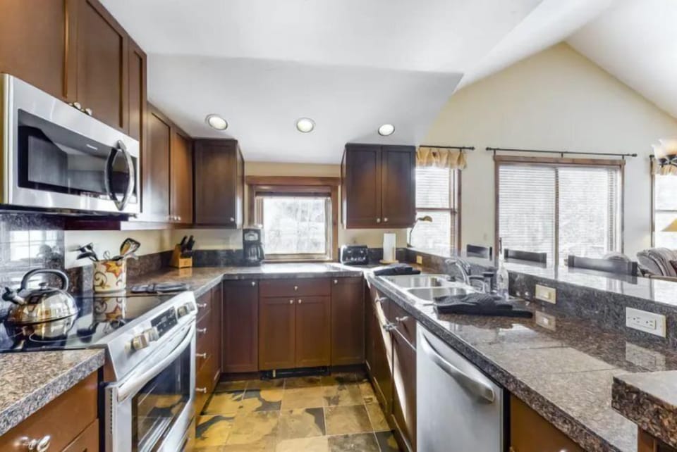 Condo (3 Bedroom Townhome in Downtown Brecke) | Exterior