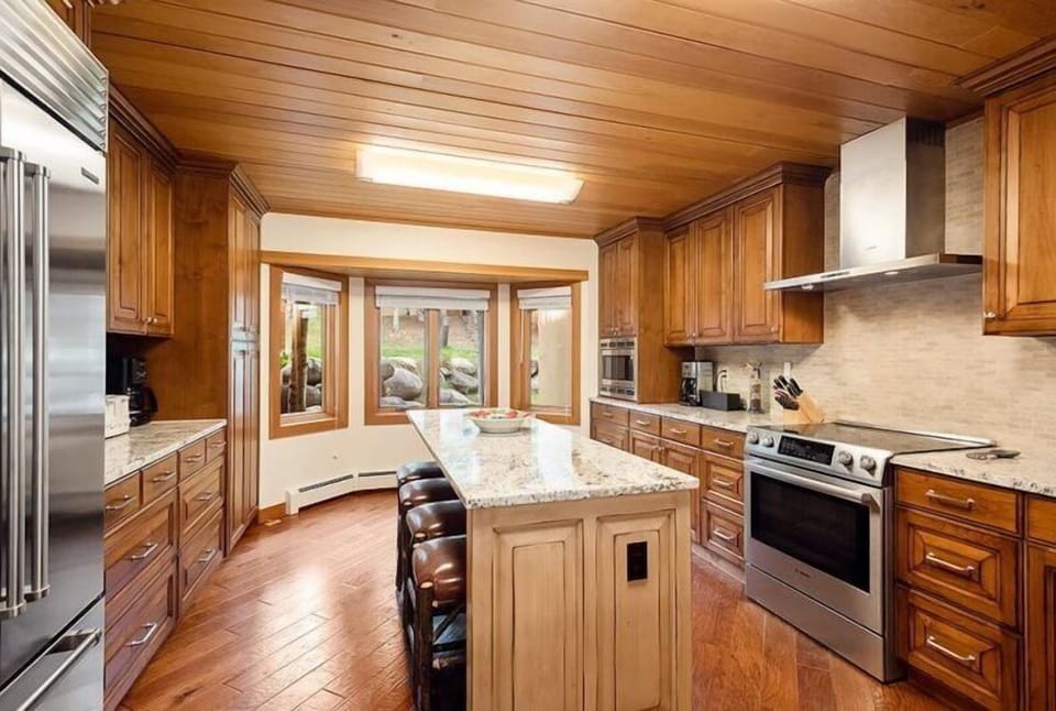 House (Luxury Ski in, Ski out 2 Bedroom Colo) | Private kitchen