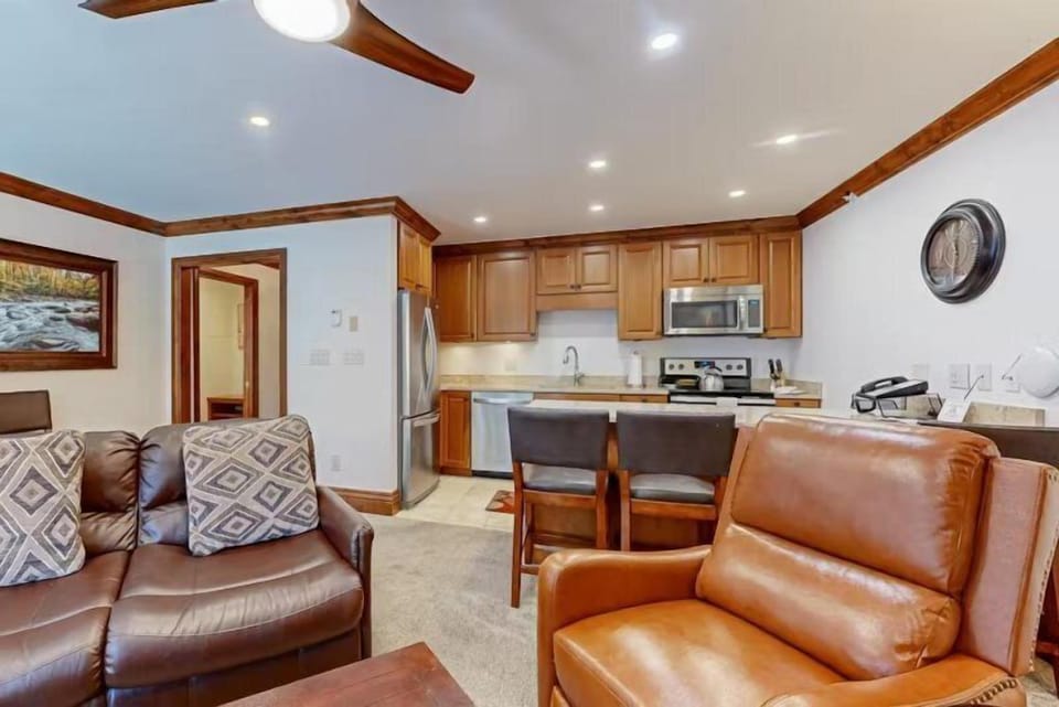 Condo (Luxury Ski in, Ski out 1 Bedroom Moun) | Bathroom