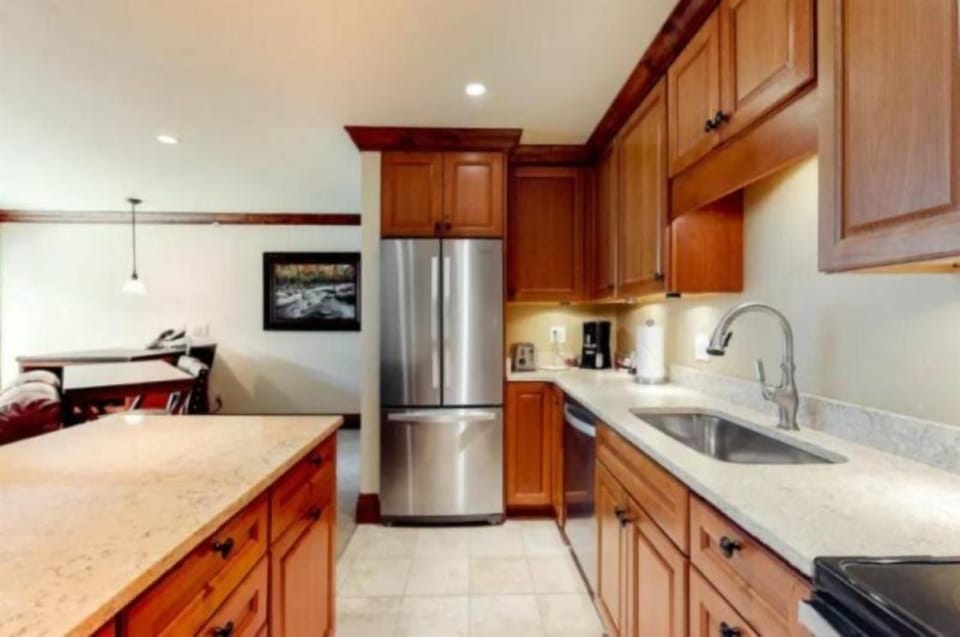 Condo (Luxury Ski in, Ski out 1 Bedroom Moun) | Living room | TV