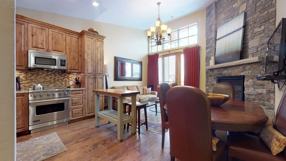 Condo (Luxury 3 Bedroom Lionshead Village Co) | Exterior