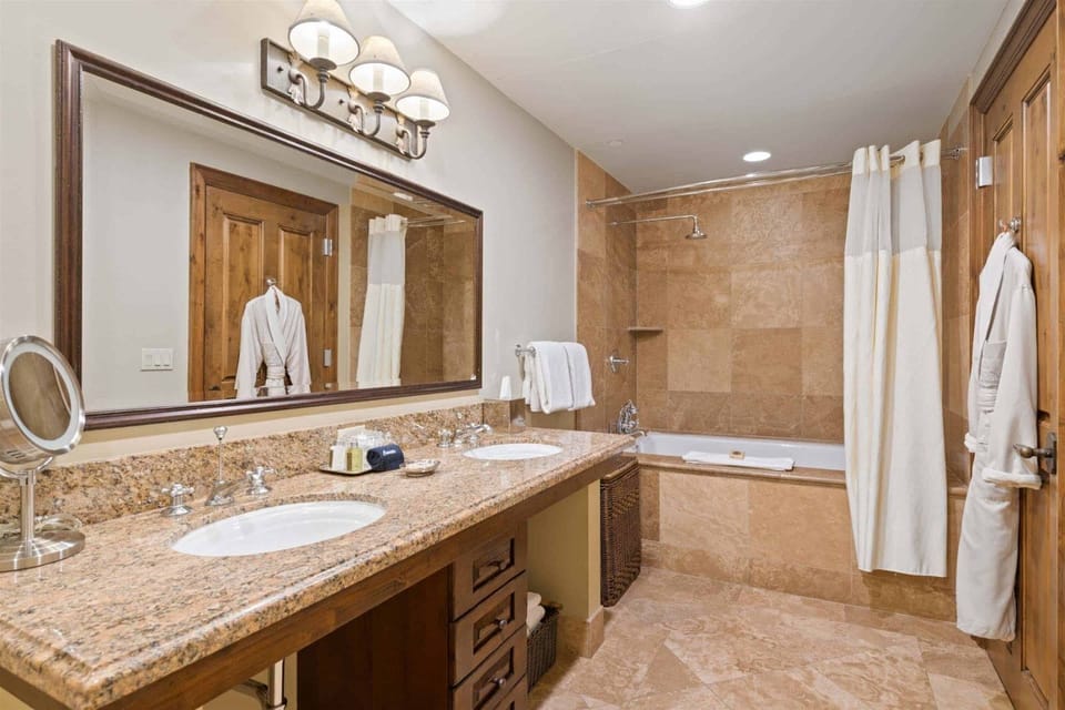 Aspen Mountain Residences, 2 Bedroom Luxury Residence Club Condo Apartment in Aspen