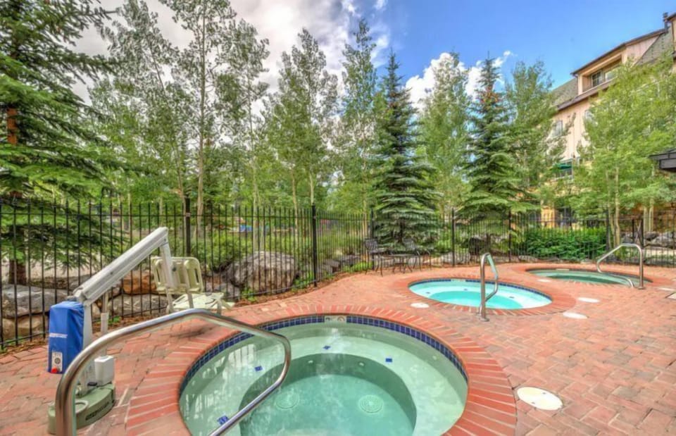 Condo (Perfectly Placed 2 Bedroom Vacation R) | Exterior