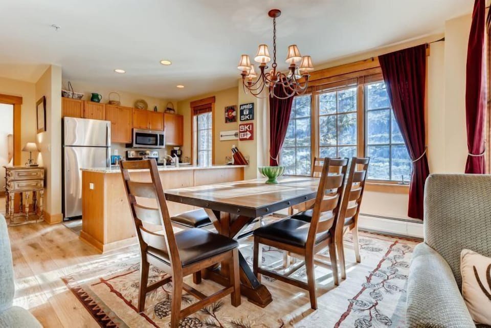 Condo (Beautiful 2 Bedroom Mountain Condo in) | Exterior