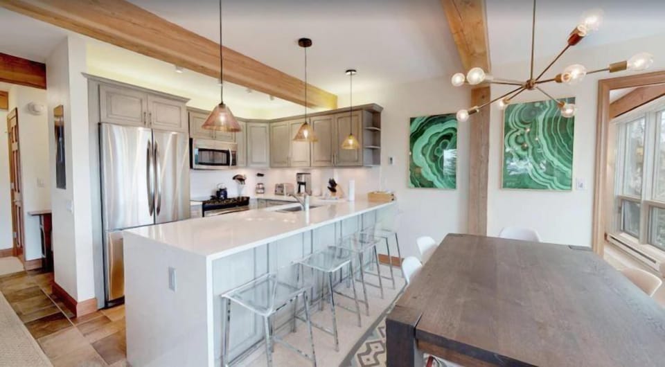 Condo (Ski In, Ski Out 4 Bedroom Condo in Sn) | Exterior