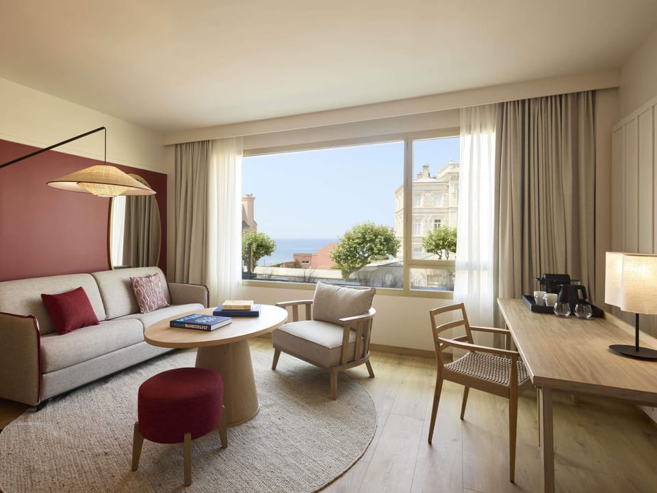 Premium bedding, down comforters, minibar, in-room safe