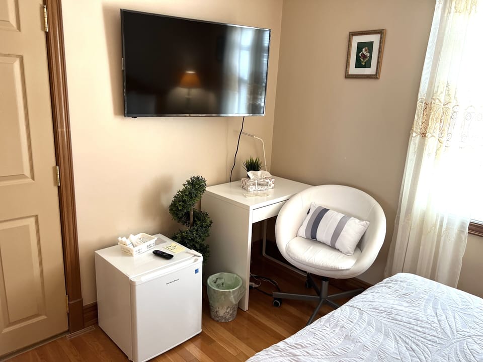 Comfort Room | Minibar, laptop workspace, free WiFi, bed sheets