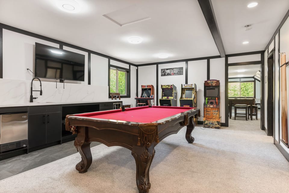 Games room 1 with bar