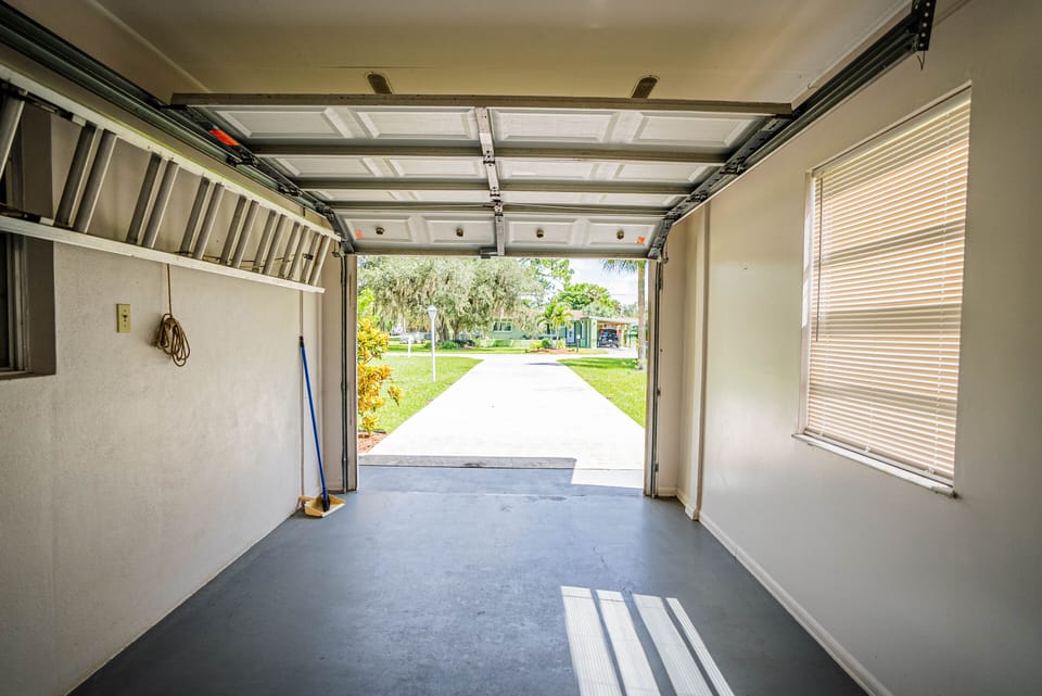 Garage w/beach chairs, toys, lawn chairs