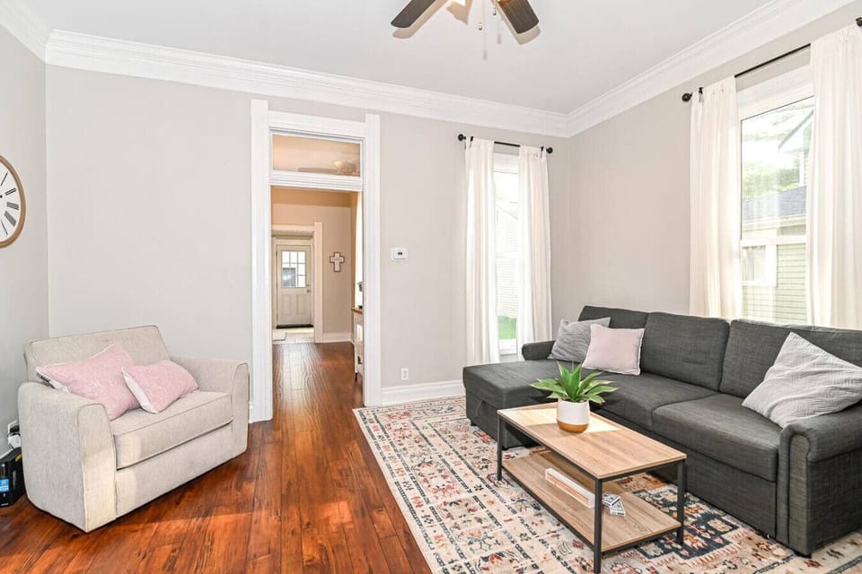 Comfy cottage near Downtown Noblesville