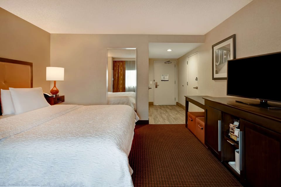 Premium bedding, in-room safe, desk, laptop workspace