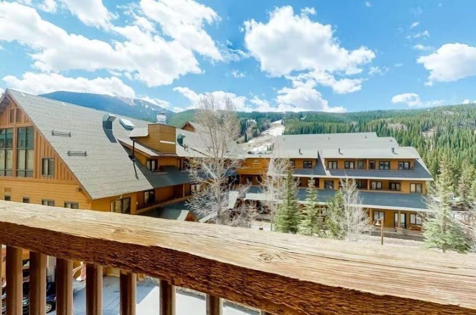 Condo (1 Bedroom Mountain Condo in River Run) | Exterior