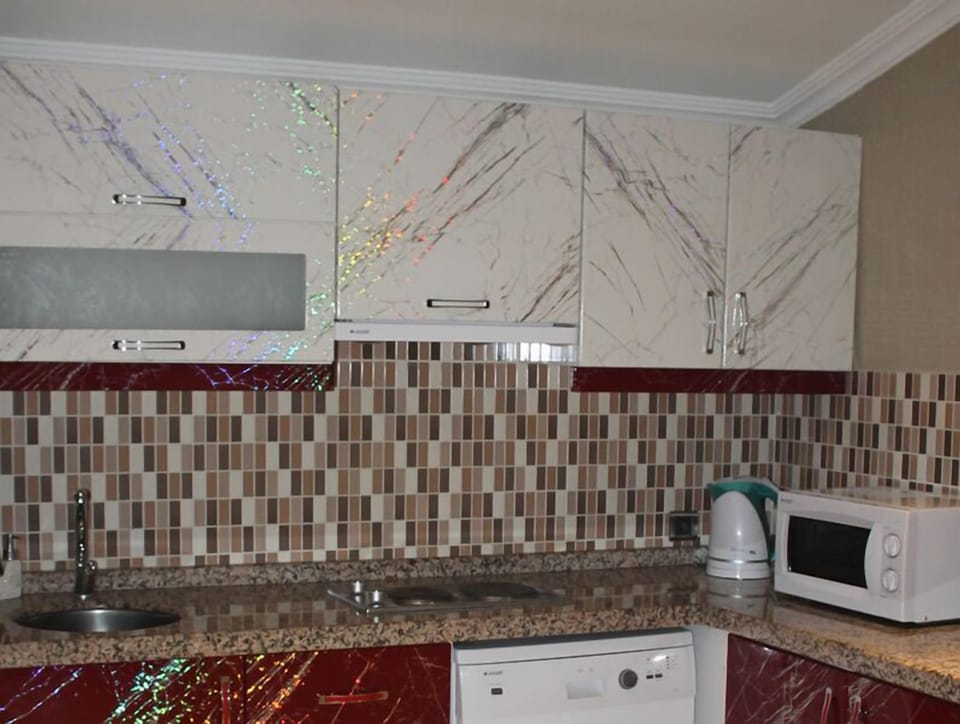 Deluxe Suite, 1 Bedroom | Private kitchenette | Electric kettle