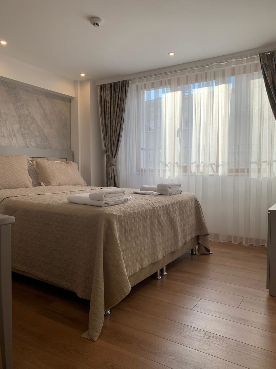 Comfort Double Room, 1 Bedroom | Minibar, in-room safe, desk, free WiFi